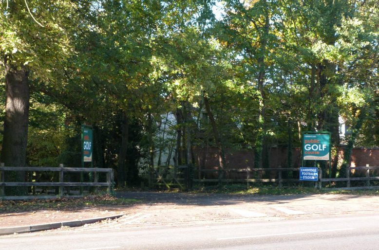 Entrance to golf course between Trumpington & Cambridge