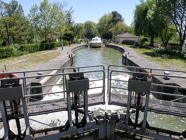 Lock on the Canal du Midi at Castanet-Tolosan