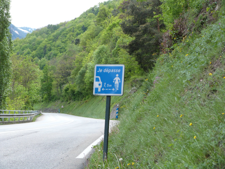 Cyclist passing distance sign