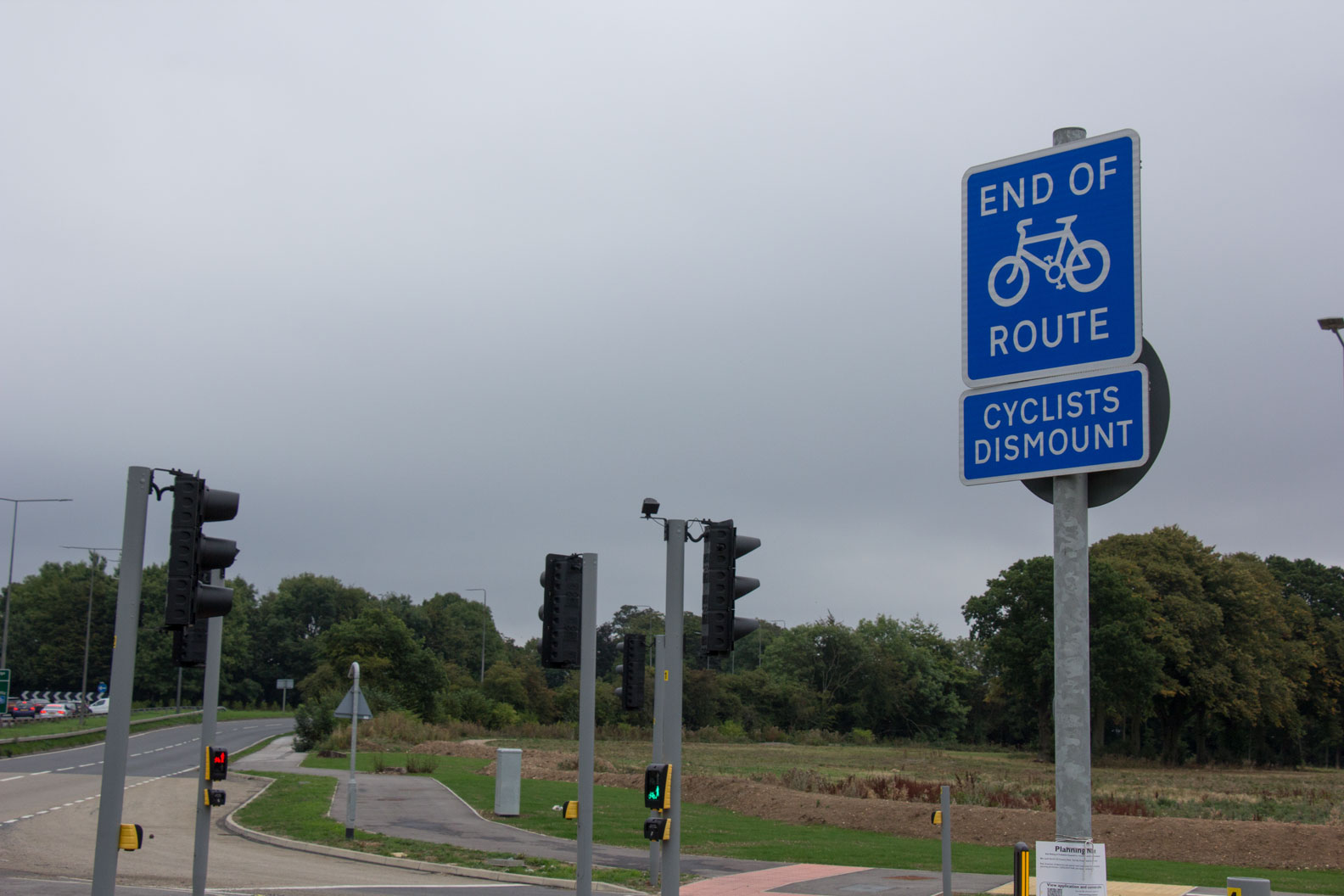 Cyclists dismount sign, Bridgehead Business Park Cyclists dismount sign, Bridgehead Business Park