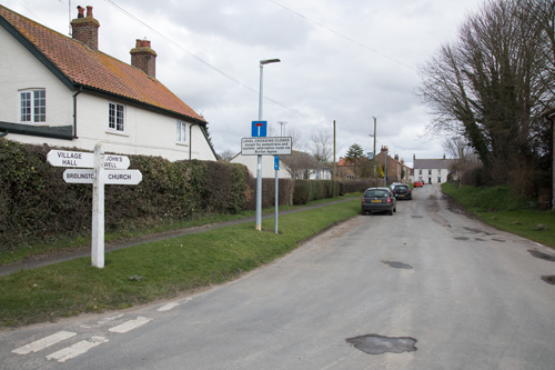 Level crossing sign in Harpham