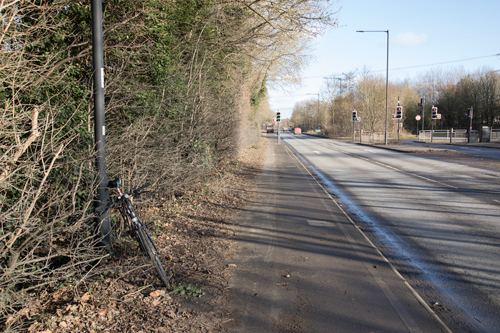Shared path on N side of A1079 at Grimston Bar