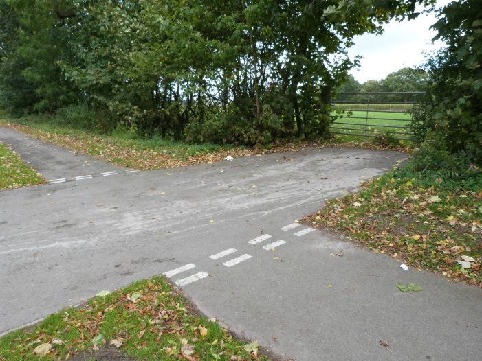 Priority to tractors Cycle path by A59 between Knaresborough and Starbeck
