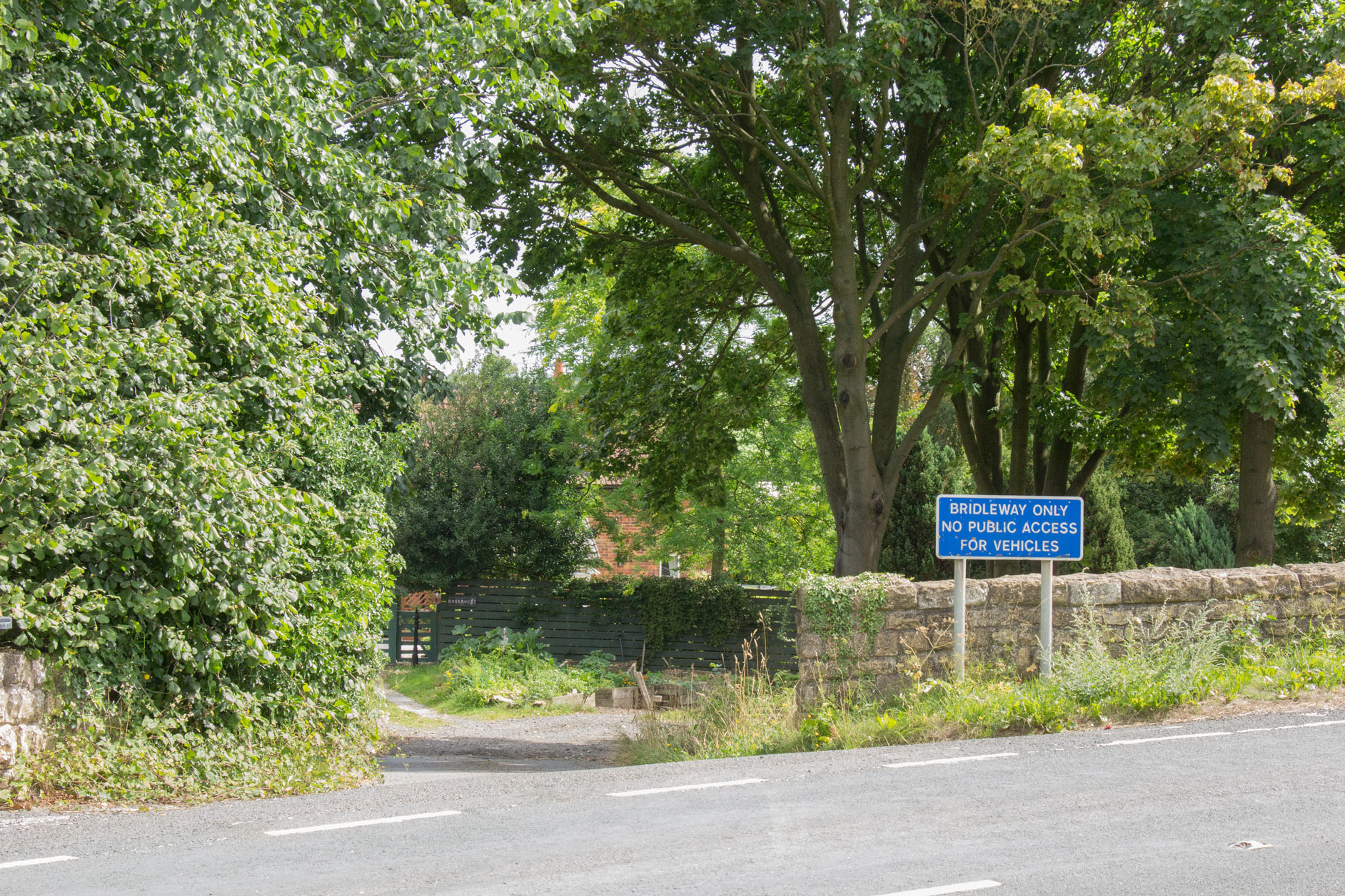 Mill Road bridleway turn-off