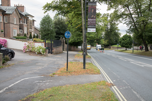 The Mount cycle track ends