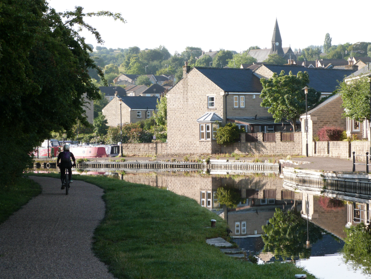 Cycle commuter on towpath near Apperley Bridge