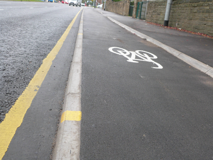 Marginal kerb height of type 2 track, Leeds Bradford Cycle Superhighway